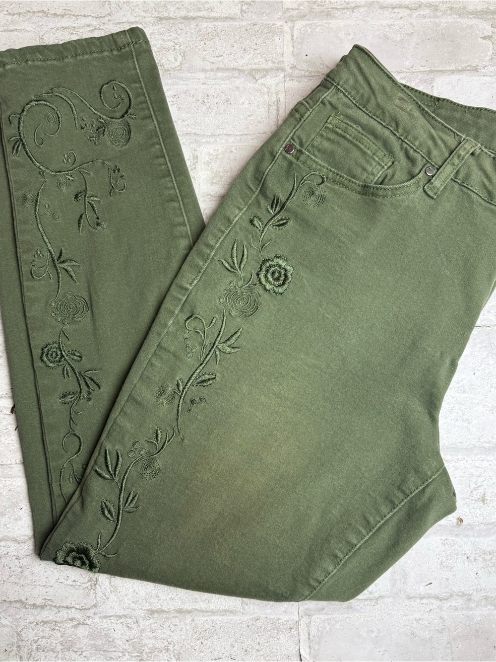 Earl Skinny Ankle Jeans Green Embroidered Flowers EUC 14 😍